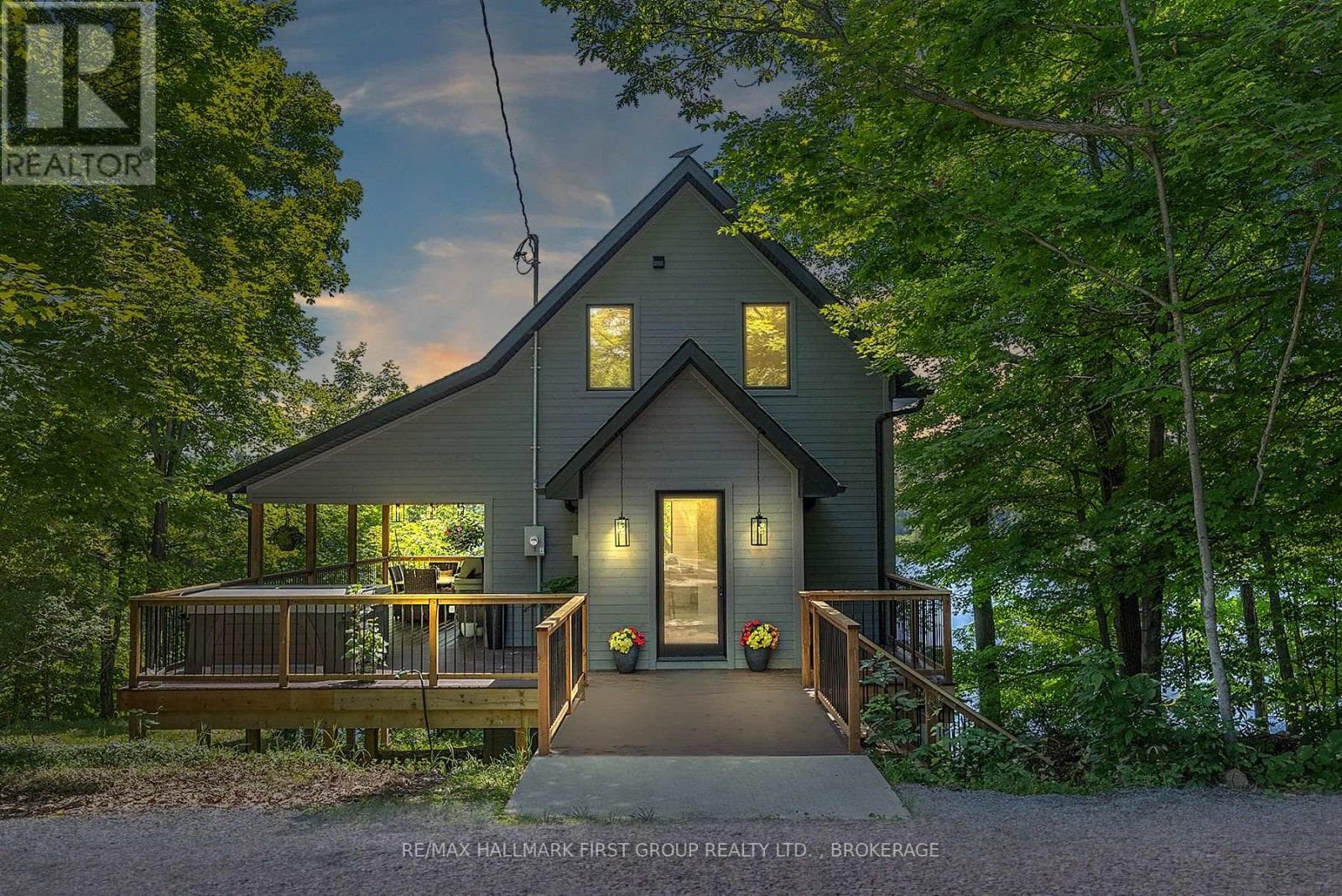 1005 Macdonald Lane