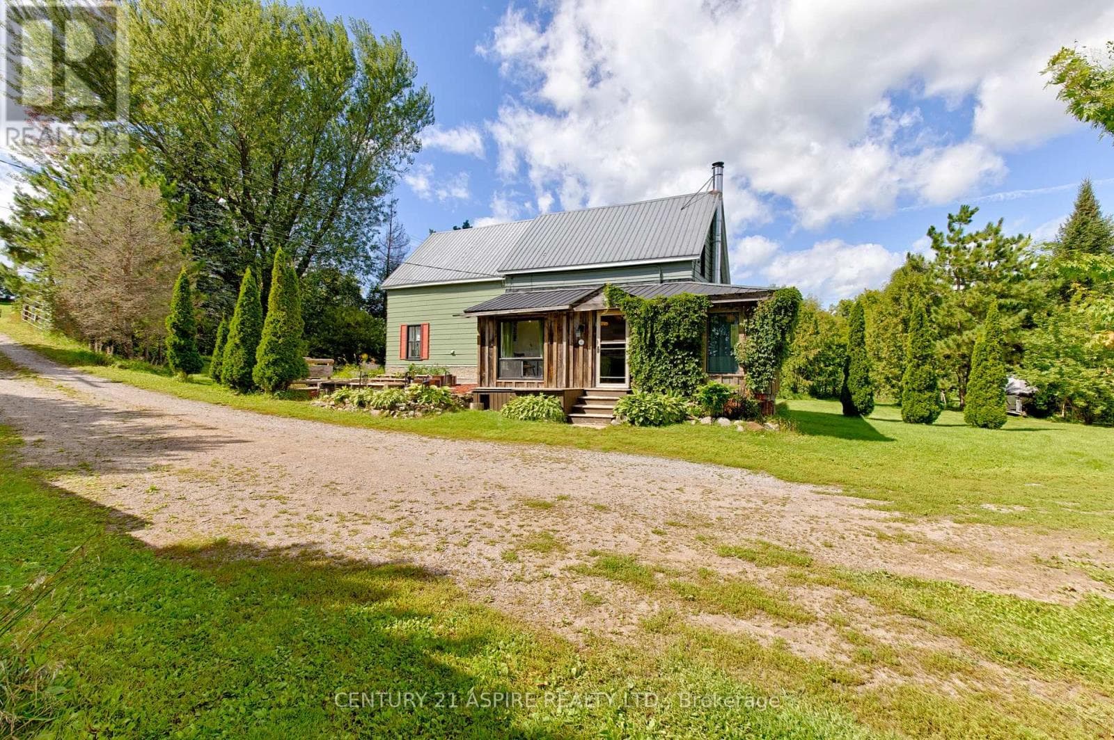 Single Family at 2552 Micksburg Road, Laurentian Valley, Ontario - Photo 4 - RE/MAX Garden City Realty