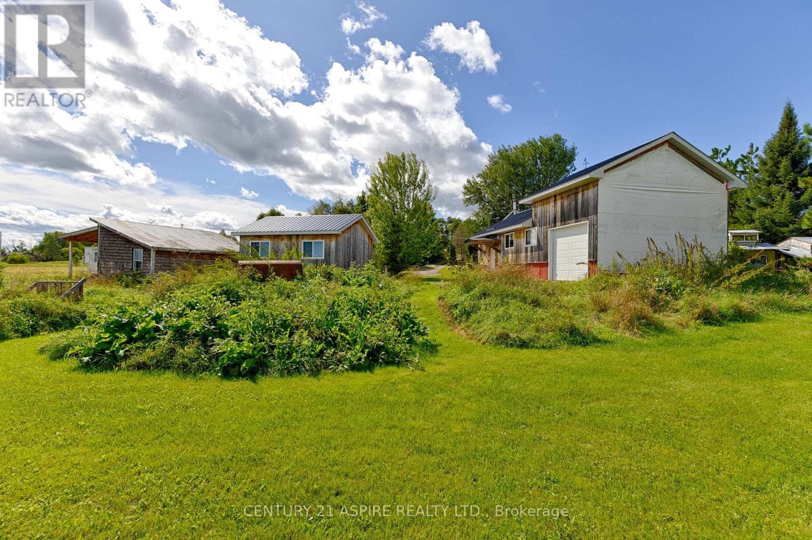 Single Family at 2552 Micksburg Road, Laurentian Valley, Ontario - Photo 8 - RE/MAX Garden City Realty