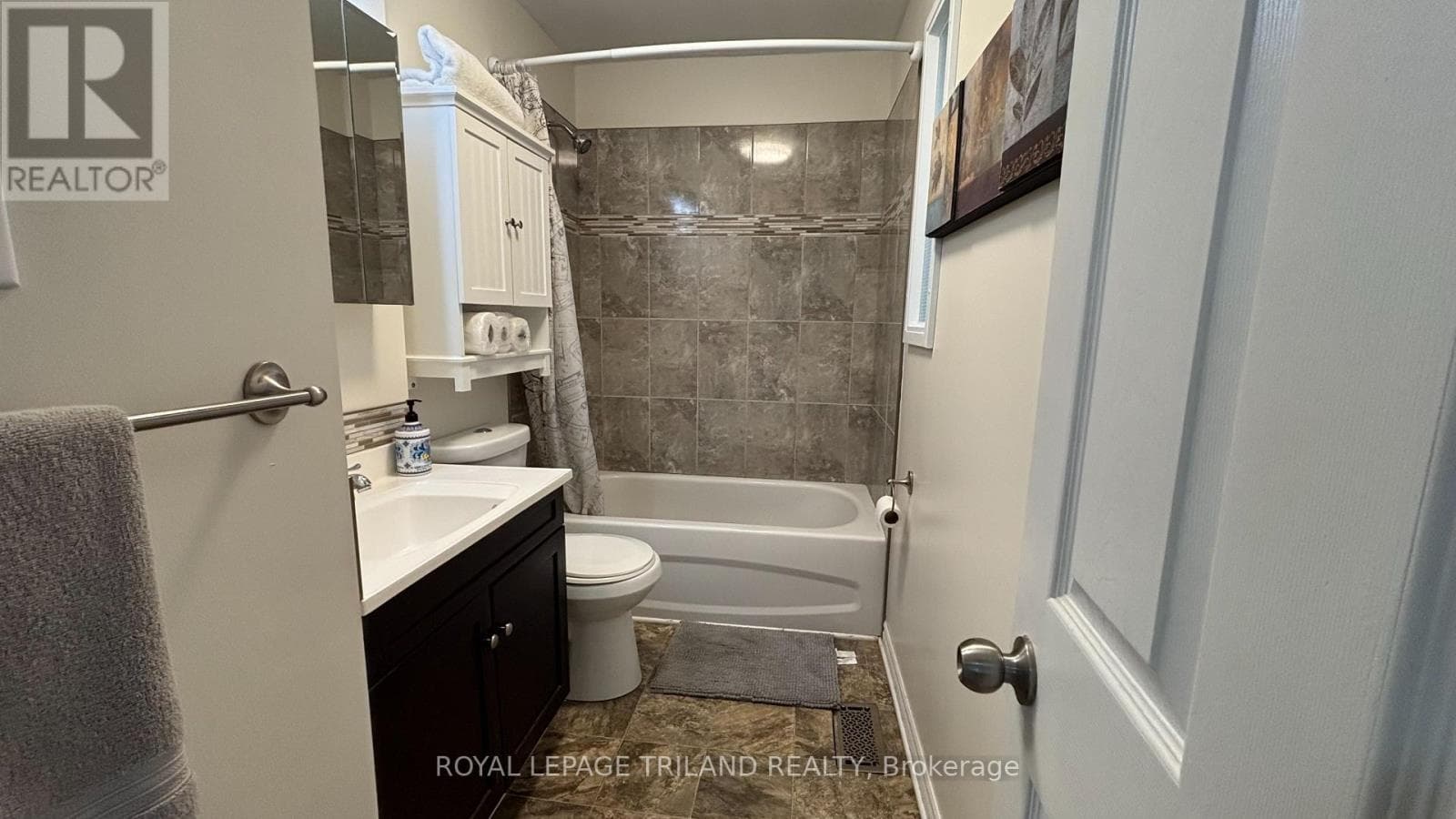 Multi-family at Main- 279 Charlotte Street, Central Elgin (Port Stanley), Ontario - Photo 9 - RE/MAX Garden City Realty