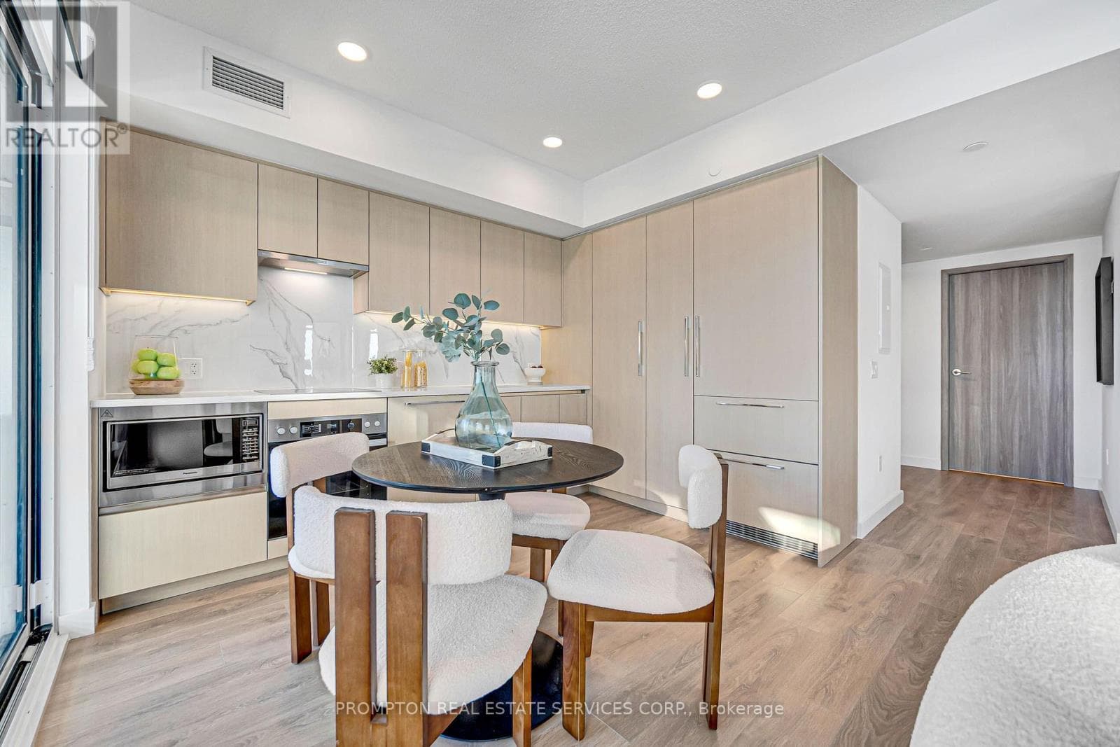 Single Family at 5210- 1 Concord cityplace Way, Toronto (Waterfront Communities), Ontario - Photo 10 - RE/MAX Garden City Realty