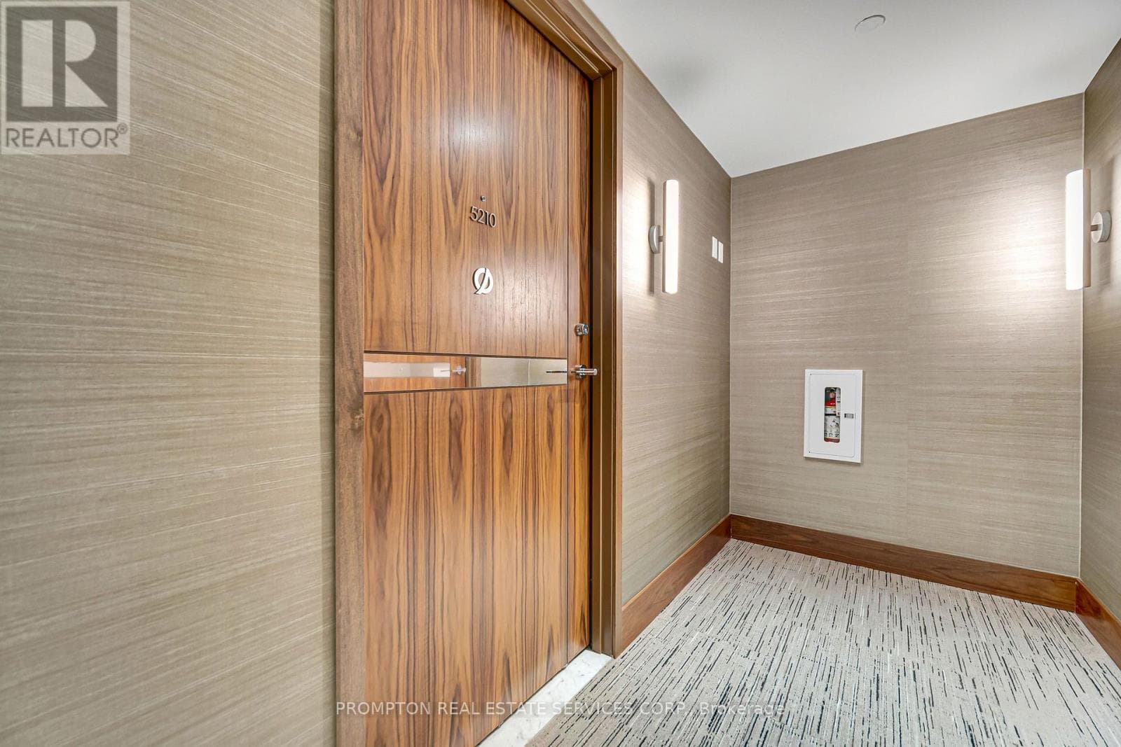 Single Family at 5210- 1 Concord cityplace Way, Toronto (Waterfront Communities), Ontario - Photo 4 - RE/MAX Garden City Realty