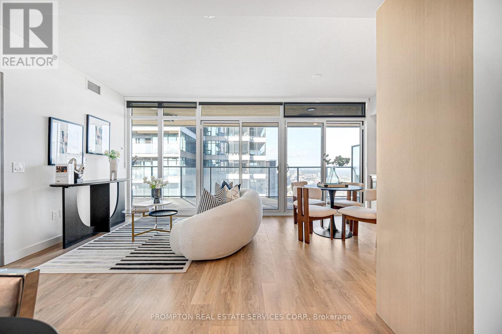 Single Family at 5210- 1 Concord cityplace Way, Toronto (Waterfront Communities), Ontario - Photo 6 - RE/MAX Garden City Realty