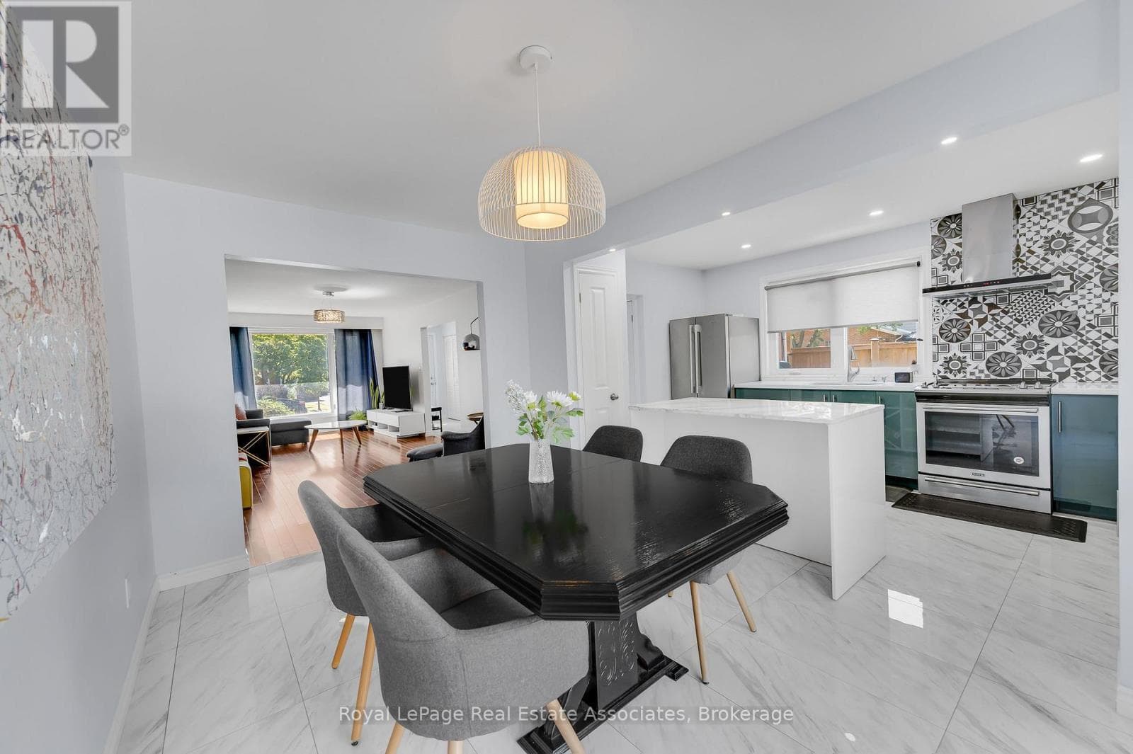 Single Family at 2782 Hollington Crescent, Mississauga (Sheridan), Ontario - Photo 6 - RE/MAX Garden City Realty