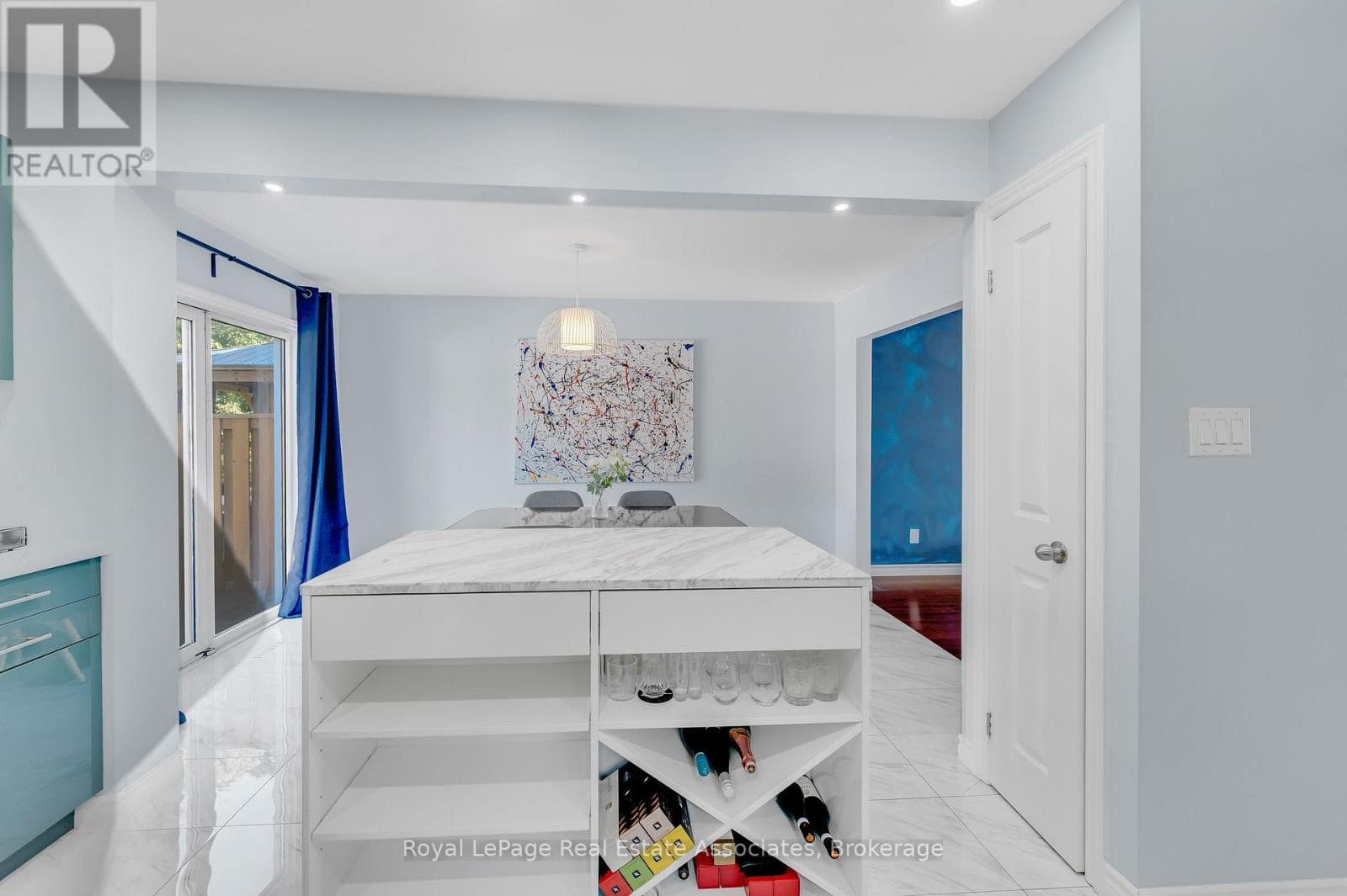Single Family at 2782 Hollington Crescent, Mississauga (Sheridan), Ontario - Photo 8 - RE/MAX Garden City Realty