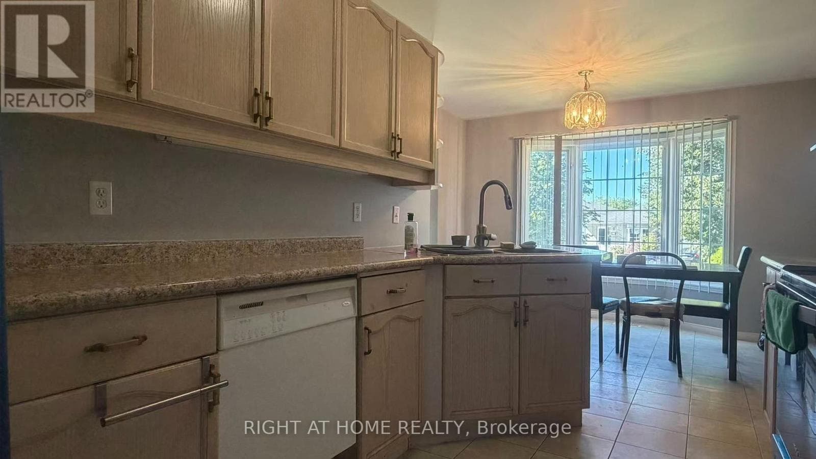 Single Family at 271 Fleming Drive, London East (East D), Ontario - Photo 3 - RE/MAX Garden City Realty