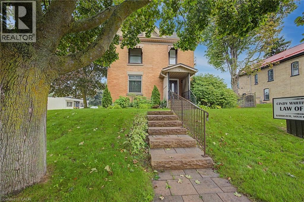 Single Family at 22 HARVEY Street, Tillsonburg, Ontario - Photo 3 - RE/MAX Garden City Realty