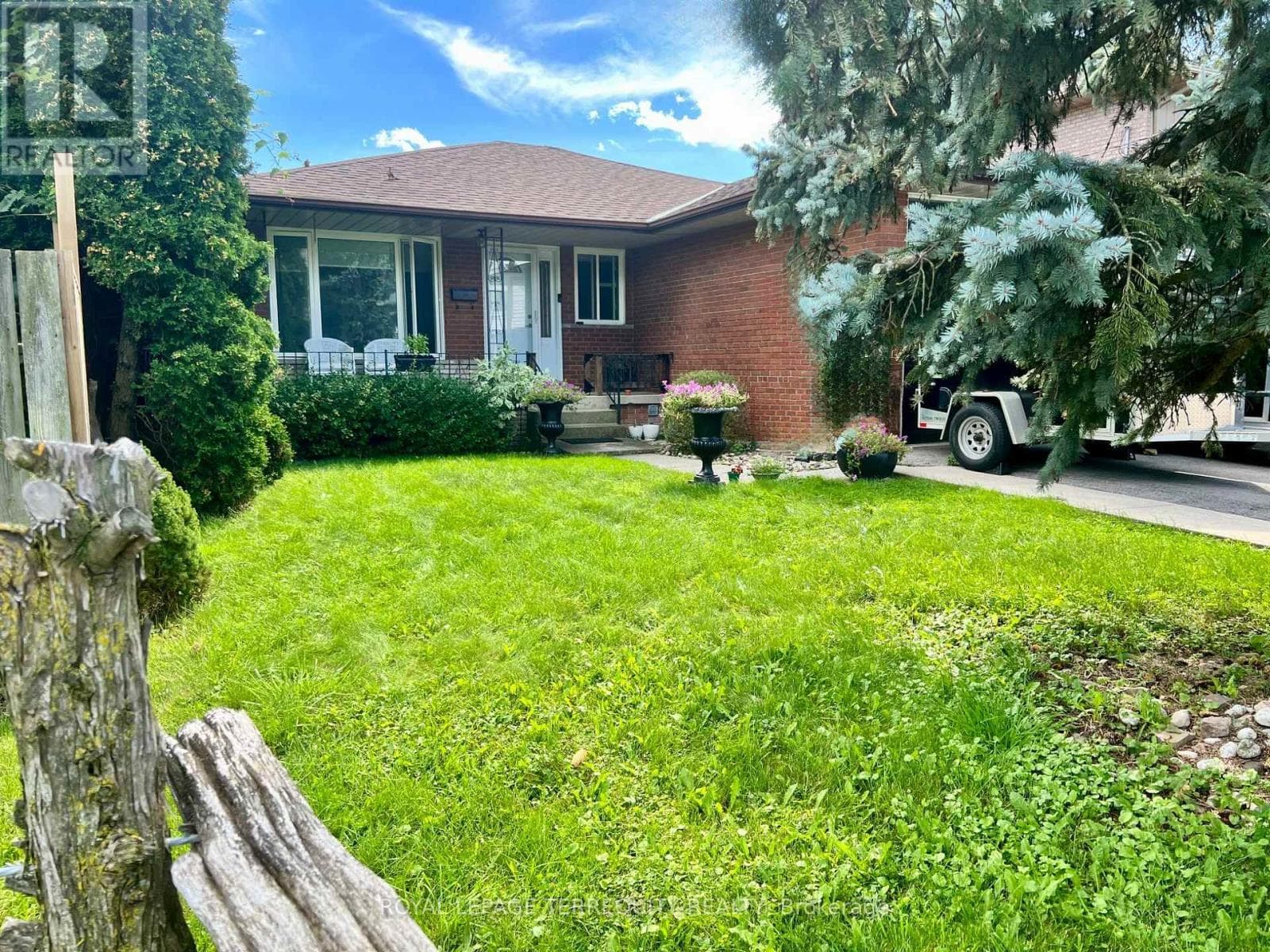 Single Family at Lower- 896 Fourth Street, Mississauga (Lakeview), Ontario - Photo 2 - RE/MAX Garden City Realty