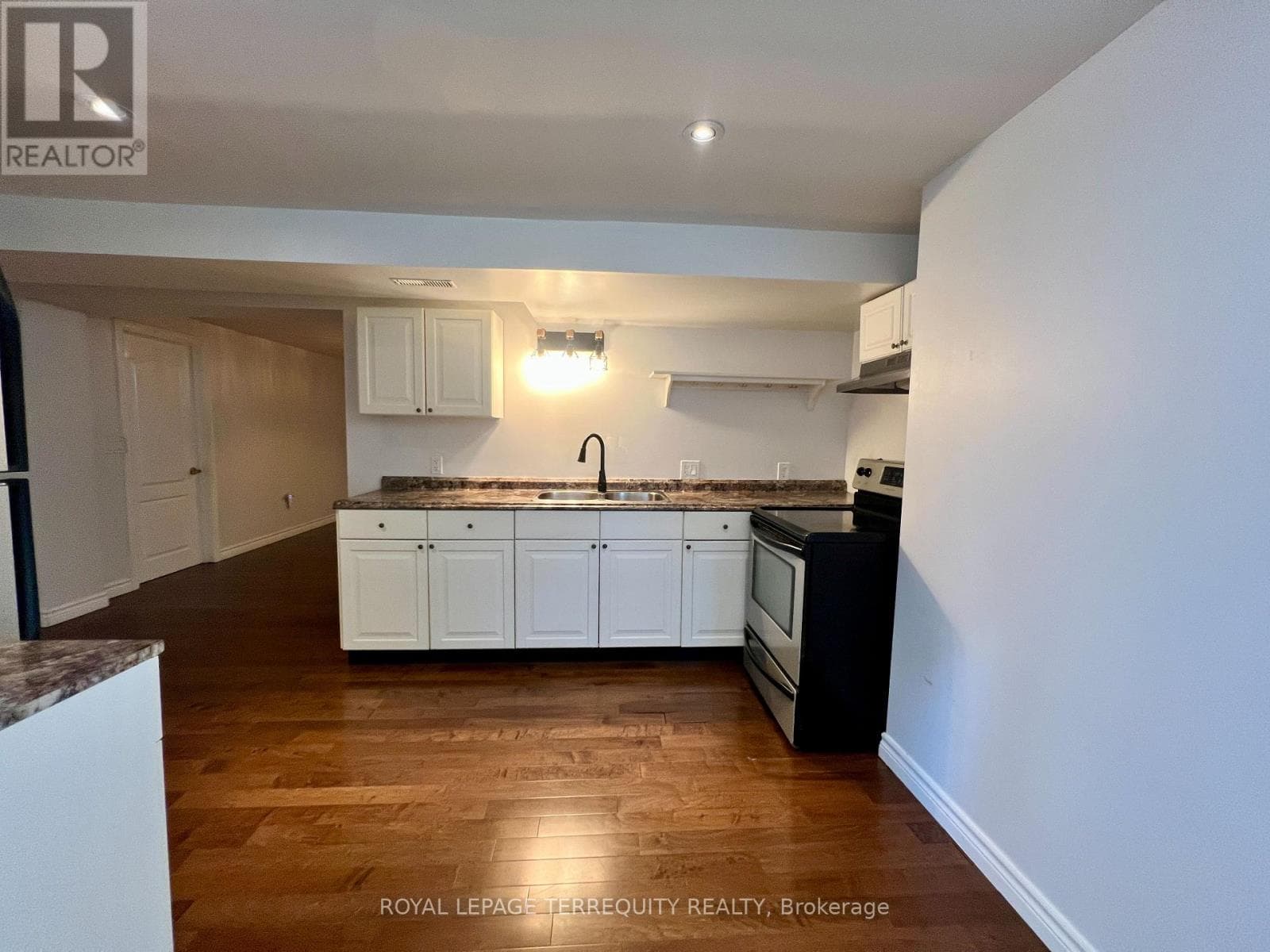 Single Family at Lower- 896 Fourth Street, Mississauga (Lakeview), Ontario - Photo 10 - RE/MAX Garden City Realty