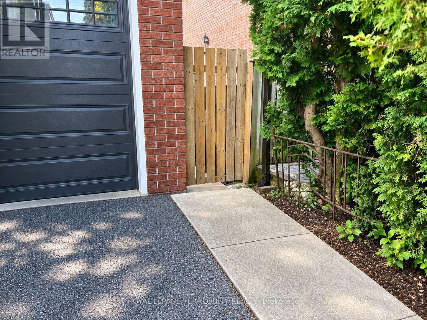 Single Family at Lower- 896 Fourth Street, Mississauga (Lakeview), Ontario - Photo 3 - RE/MAX Garden City Realty