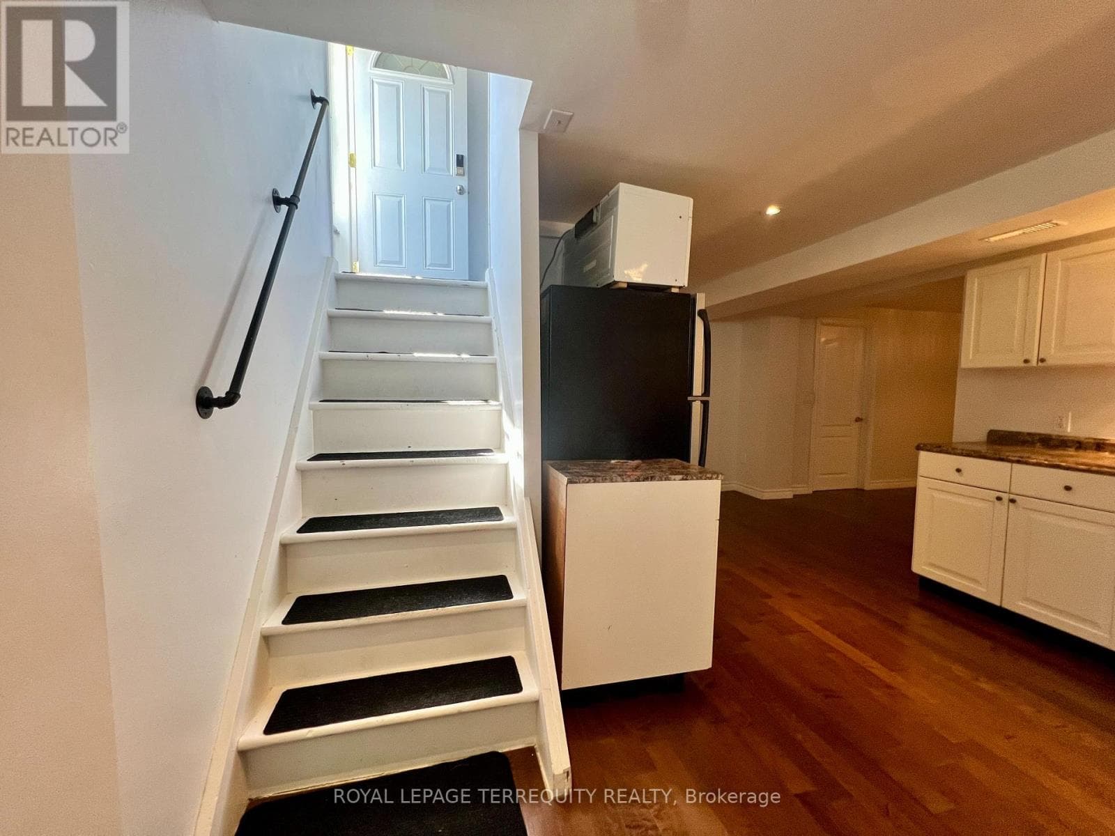 Single Family at Lower- 896 Fourth Street, Mississauga (Lakeview), Ontario - Photo 9 - RE/MAX Garden City Realty