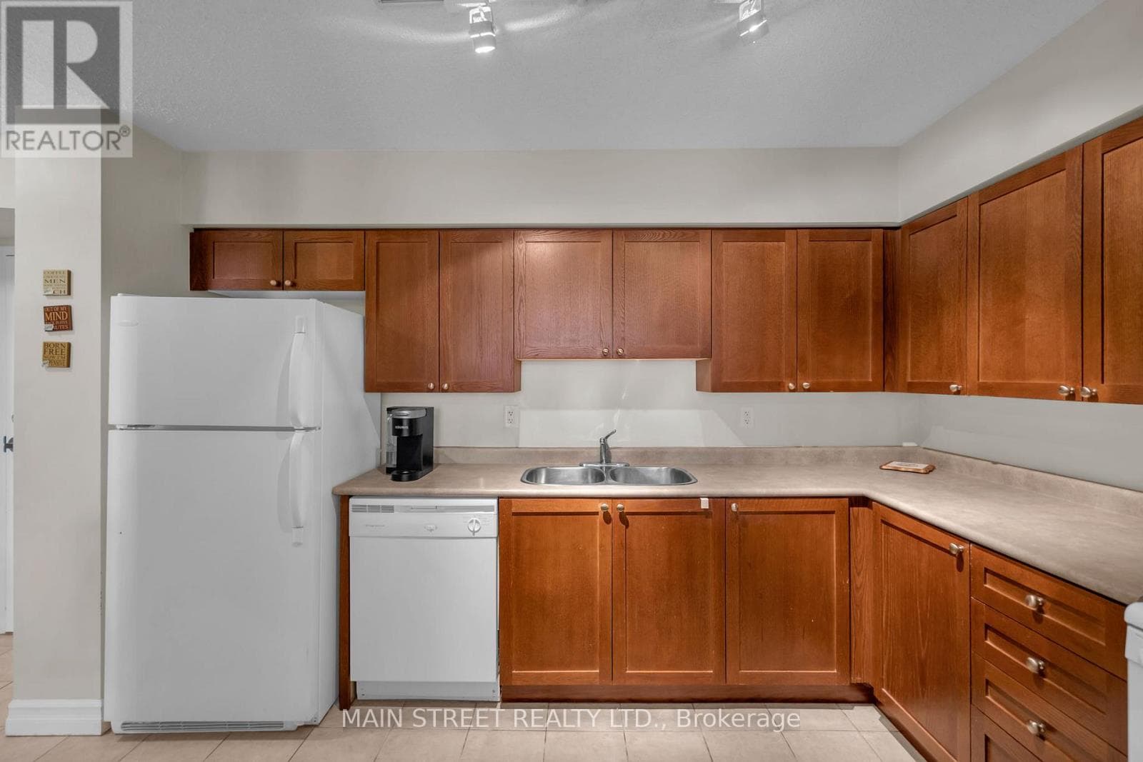 Single Family at 1008- 260 Davis Drive, Newmarket (Central Newmarket), Ontario - Photo 8 - RE/MAX Garden City Realty