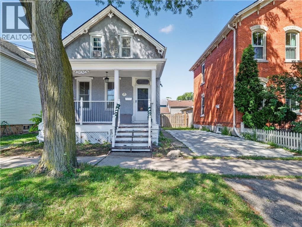 Single Family at 15 CATHERINE Street, St. Catharines, Ontario - Photo 2 - RE/MAX Garden City Realty