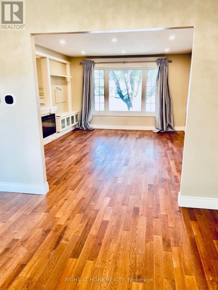 Single Family at 6 Beechcroft Circle, Barrie (Cundles East), Ontario - Photo 2 - RE/MAX Garden City Realty