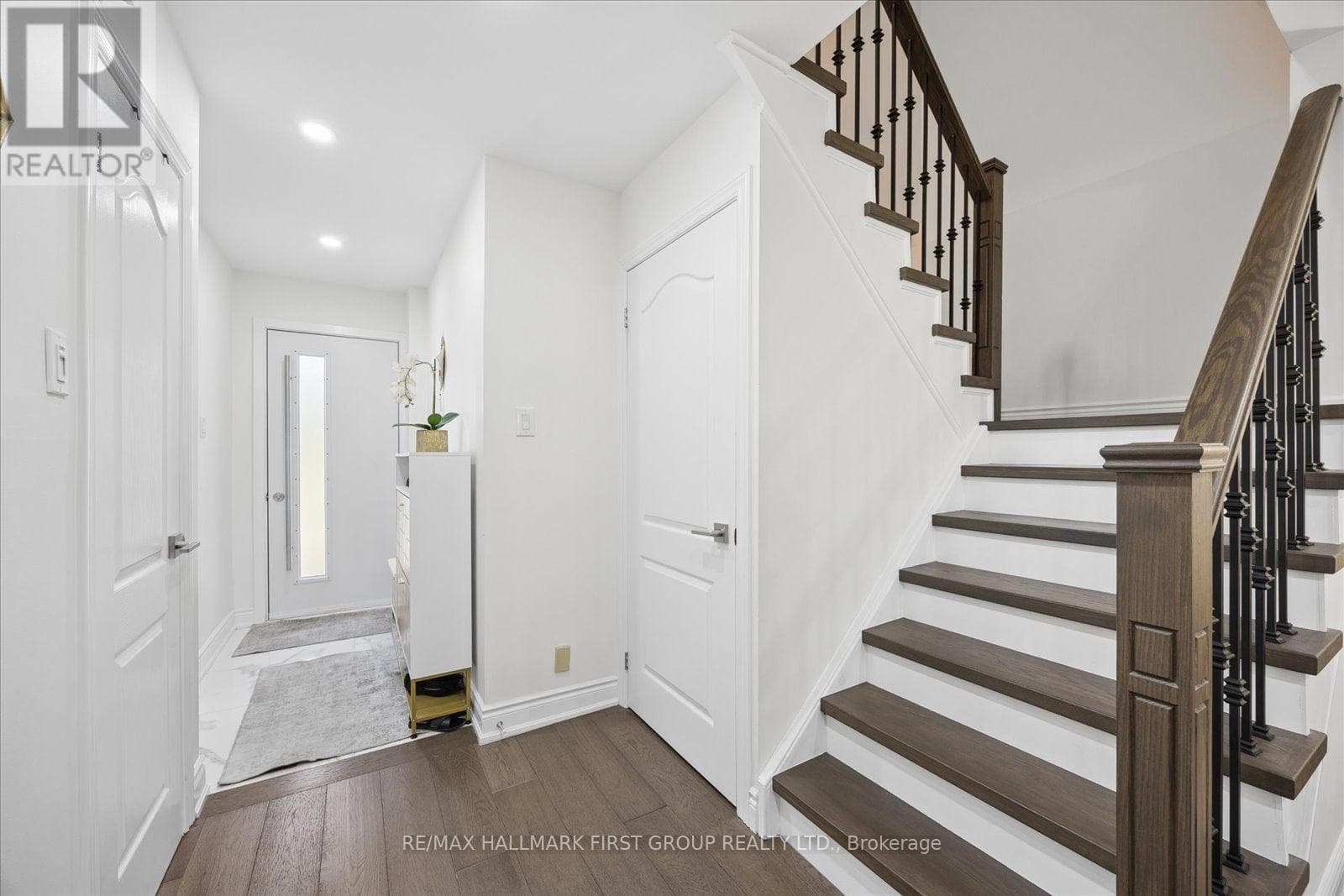 Single Family at 736 Stonepath Circle, Pickering (Amberlea), Ontario - Photo 4 - RE/MAX Garden City Realty