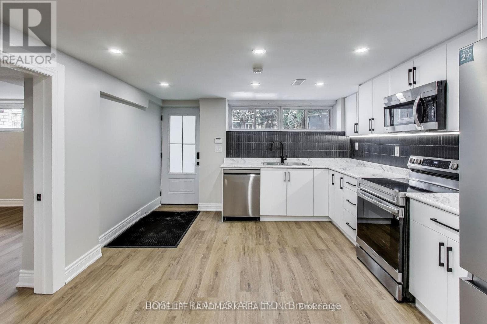 Single Family at Lower- 89 Chiswick Avenue, Toronto (Brookhaven-Amesbury), Ontario - Photo 2 - RE/MAX Garden City Realty