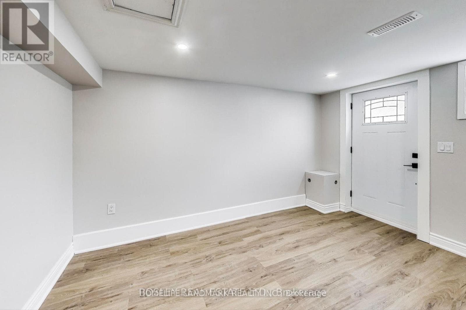 Single Family at Lower- 89 Chiswick Avenue, Toronto (Brookhaven-Amesbury), Ontario - Photo 7 - RE/MAX Garden City Realty