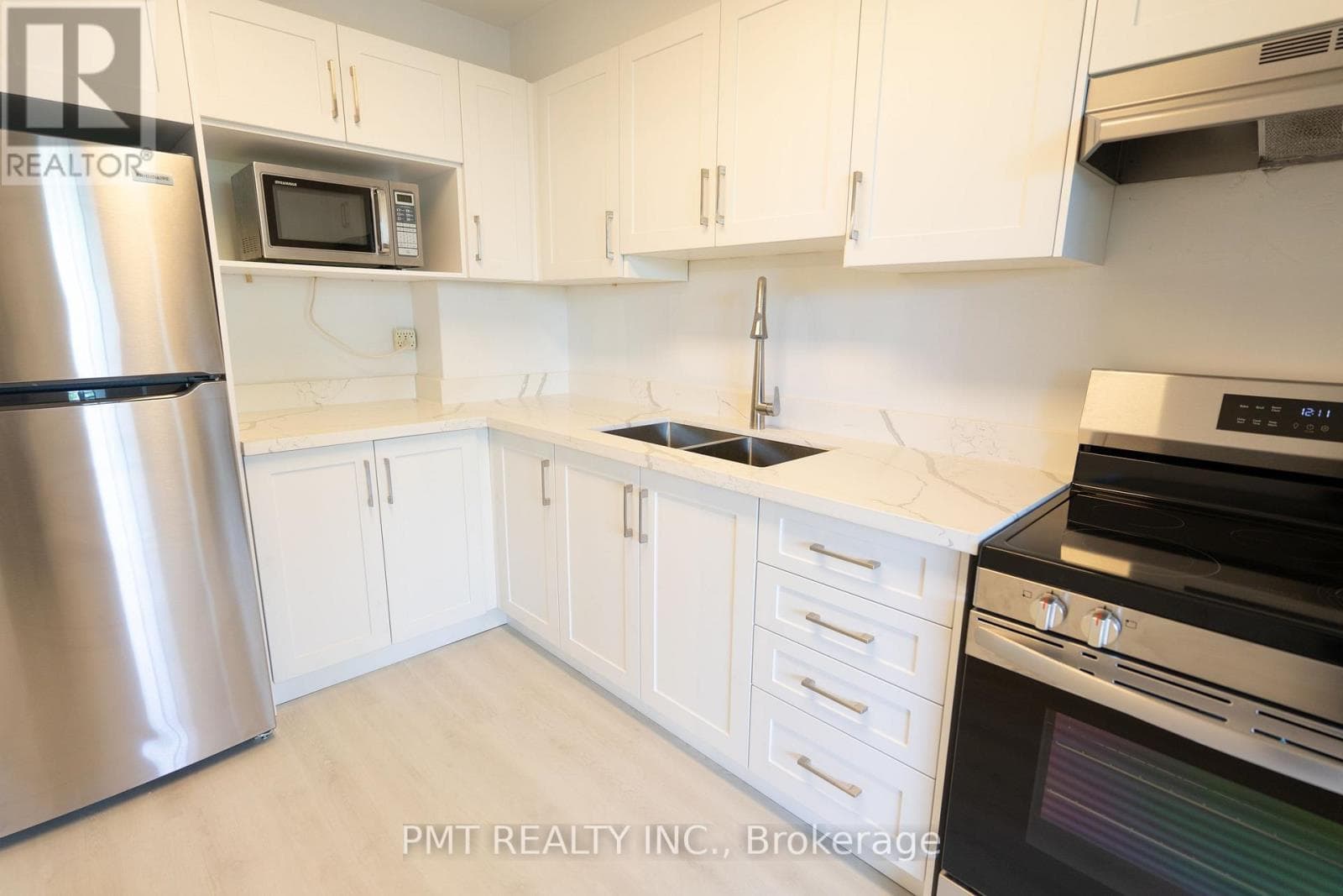 Single Family at 305- 1455 Lawrence Avenue, Toronto (Brookhaven-Amesbury), Ontario - Photo 3 - RE/MAX Garden City Realty