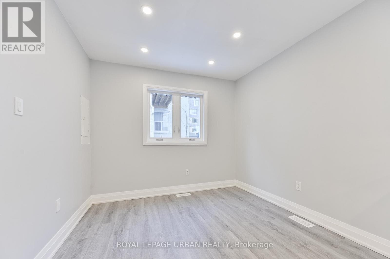 Single Family at 208 Woodbine Avenue, Toronto (The Beaches), Ontario - Photo 10 - RE/MAX Garden City Realty