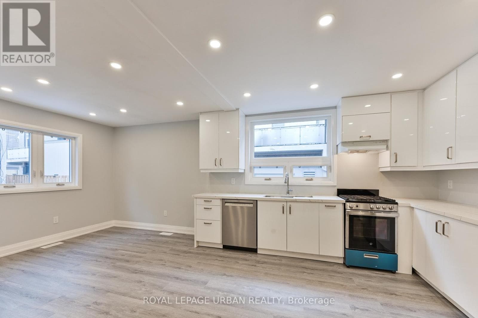 Single Family at 208 Woodbine Avenue, Toronto (The Beaches), Ontario - Photo 6 - RE/MAX Garden City Realty