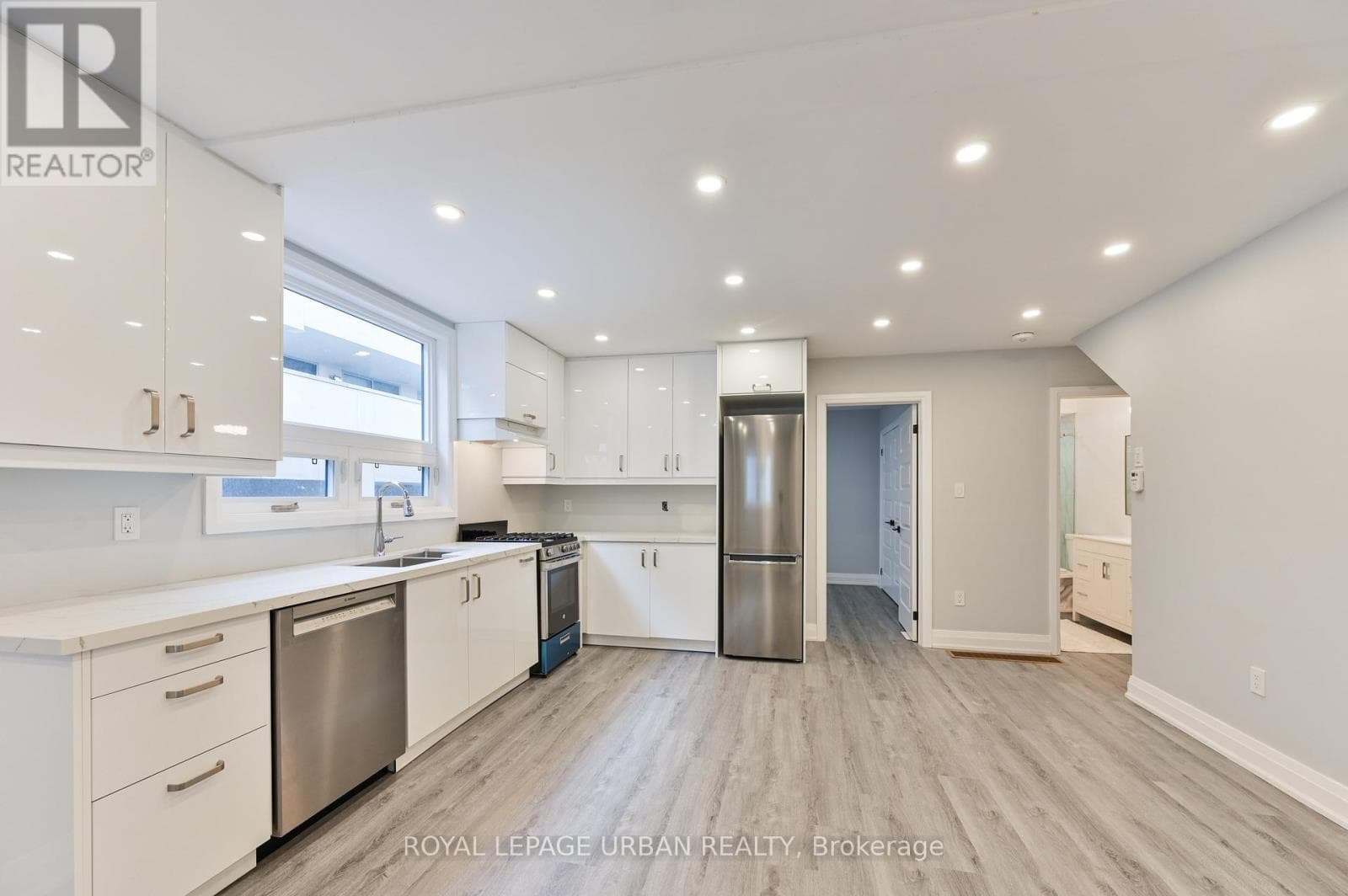 Single Family at 208 Woodbine Avenue, Toronto (The Beaches), Ontario - Photo 8 - RE/MAX Garden City Realty