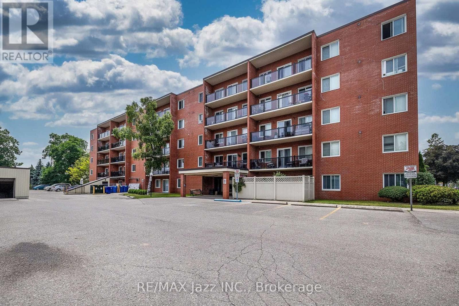 304- 131 Taunton Road