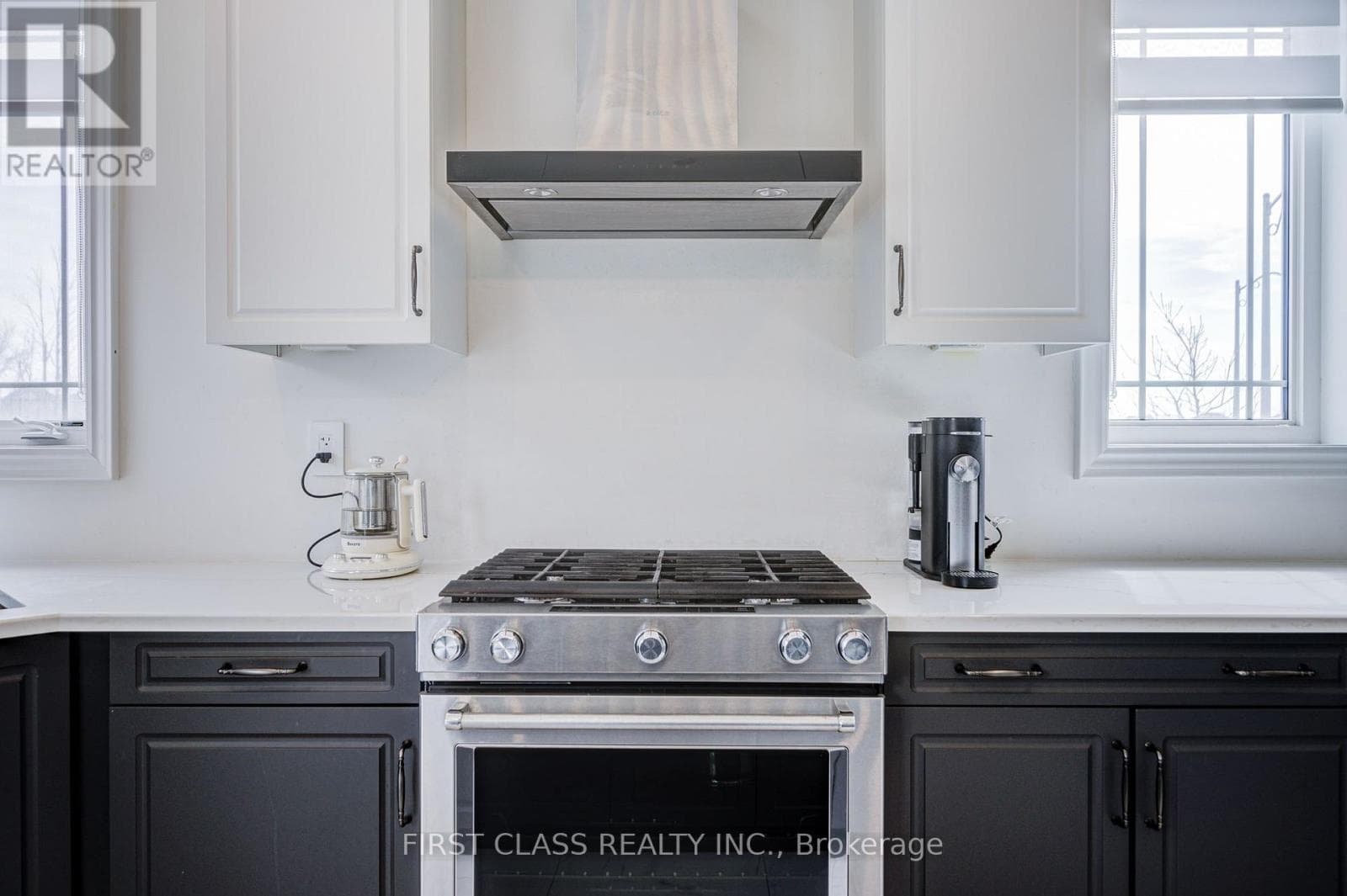 Single Family at 376 Seaview Heights, East Gwillimbury (Queensville), Ontario - Photo 2 - RE/MAX Garden City Realty