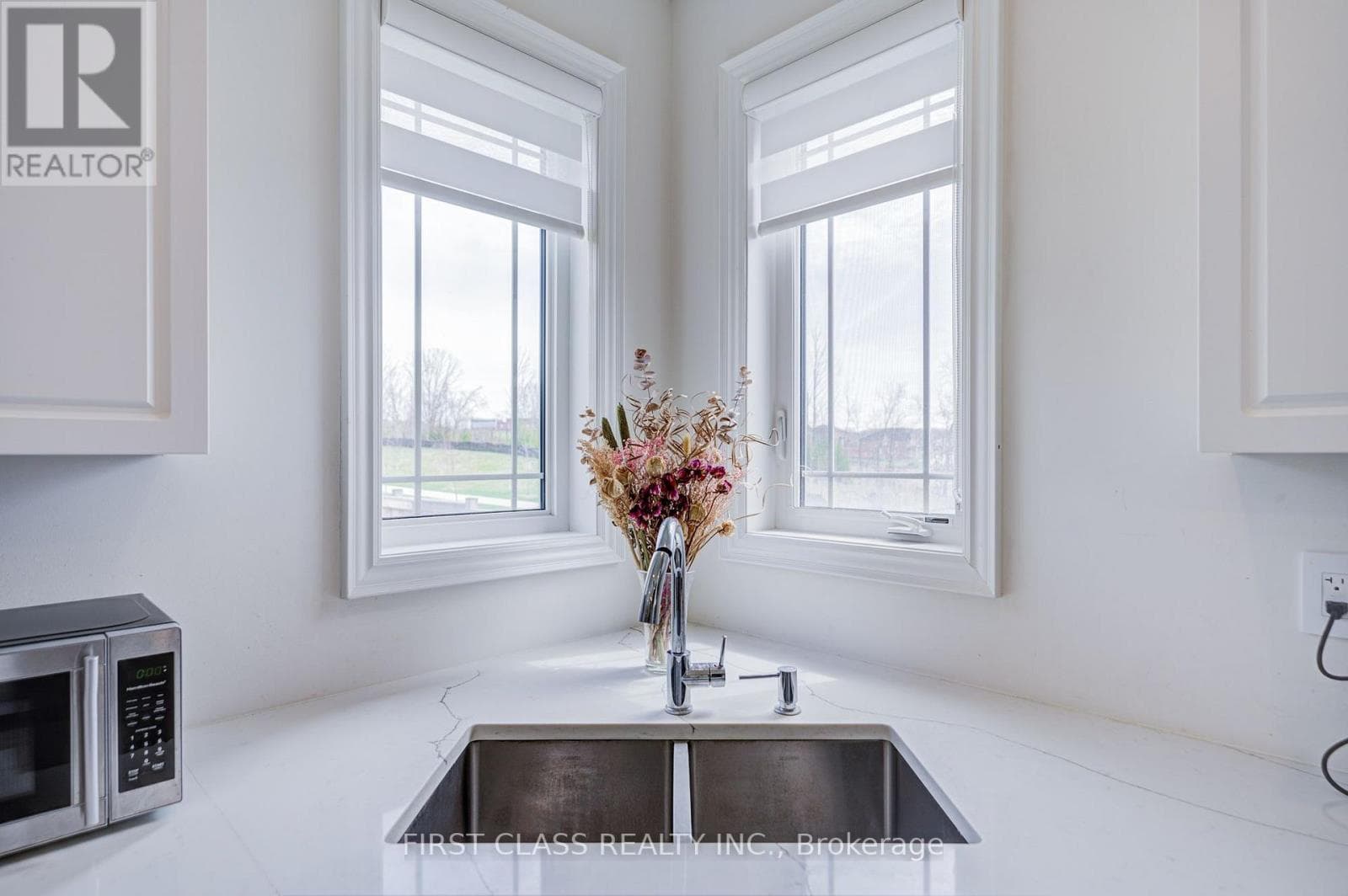 Single Family at 376 Seaview Heights, East Gwillimbury (Queensville), Ontario - Photo 5 - RE/MAX Garden City Realty