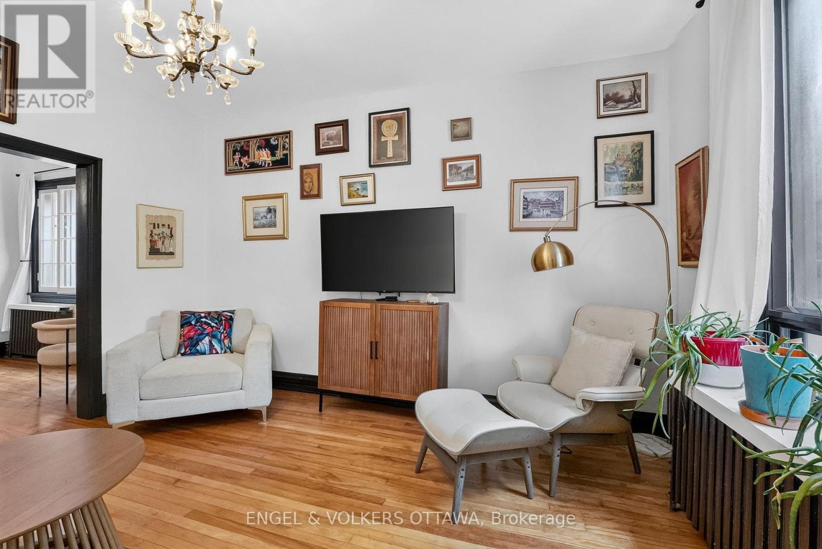 Single Family at 128 Second Avenue, Ottawa, Ontario - Photo 6 - RE/MAX Garden City Realty