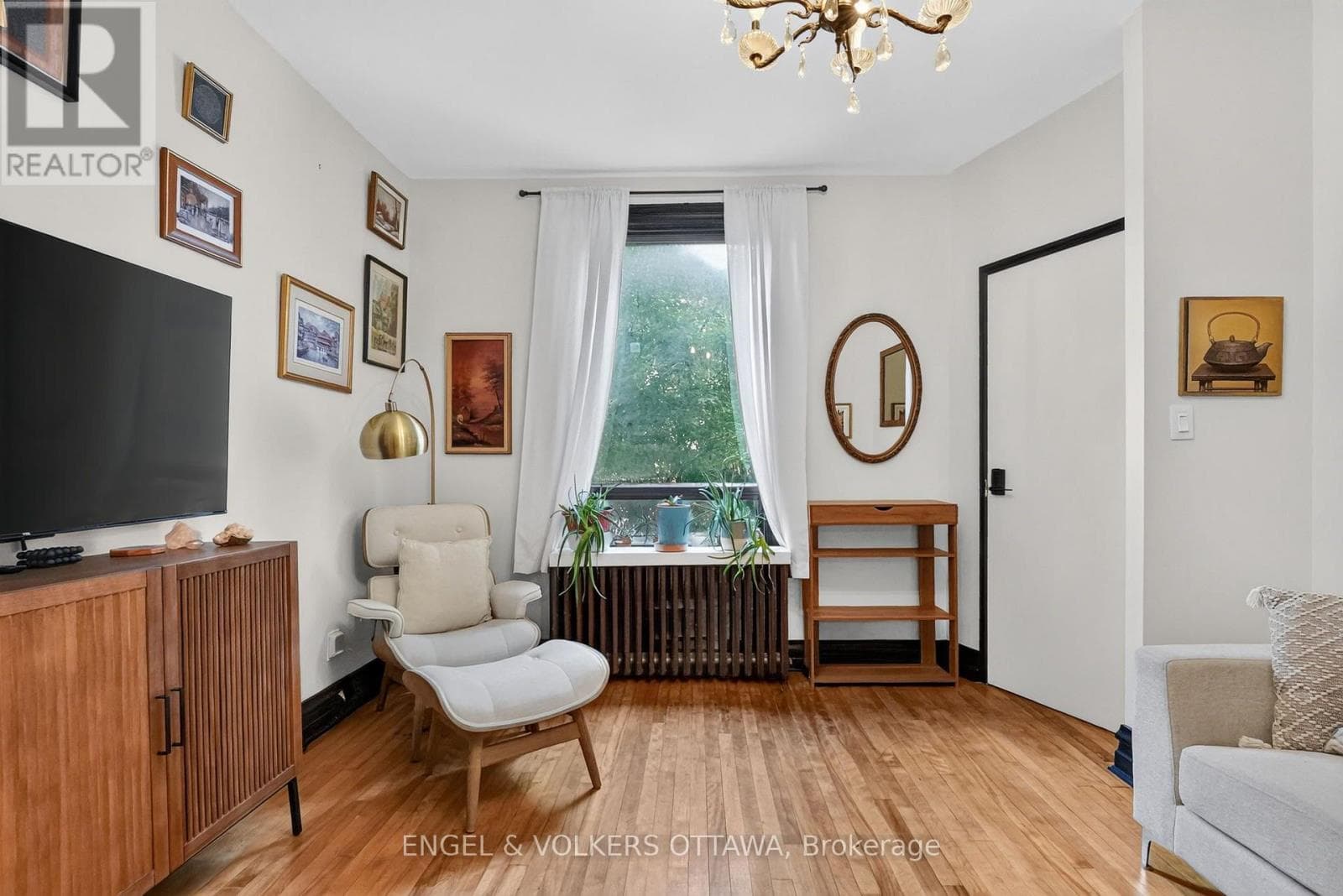 Single Family at 128 Second Avenue, Ottawa, Ontario - Photo 9 - RE/MAX Garden City Realty