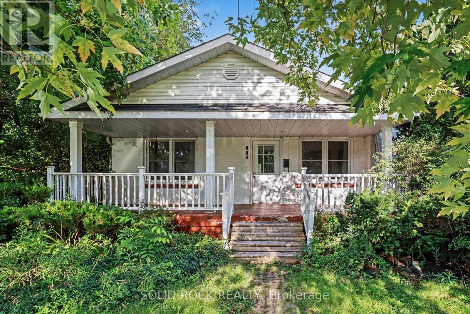 889 Mountainview Avenue