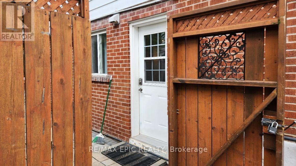 Single Family at 3389 Kelowna Court, Mississauga (Erindale), Ontario - Photo 2 - RE/MAX Garden City Realty