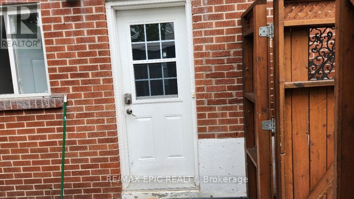 Single Family at 3389 Kelowna Court, Mississauga (Erindale), Ontario - Photo 3 - RE/MAX Garden City Realty