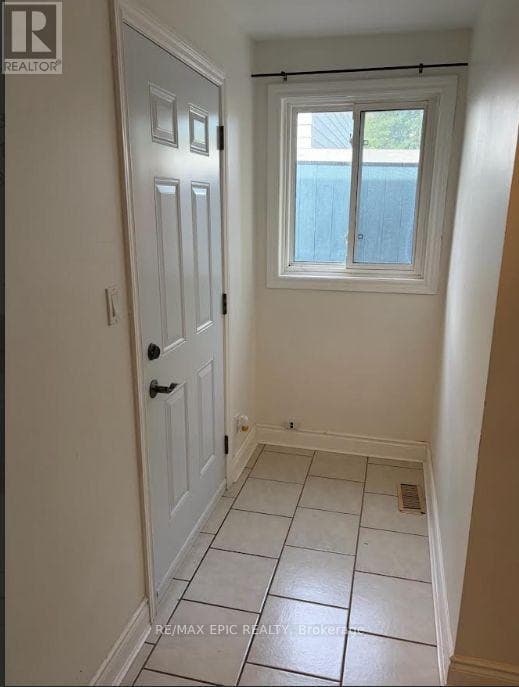 Single Family at 3389 Kelowna Court, Mississauga (Erindale), Ontario - Photo 4 - RE/MAX Garden City Realty