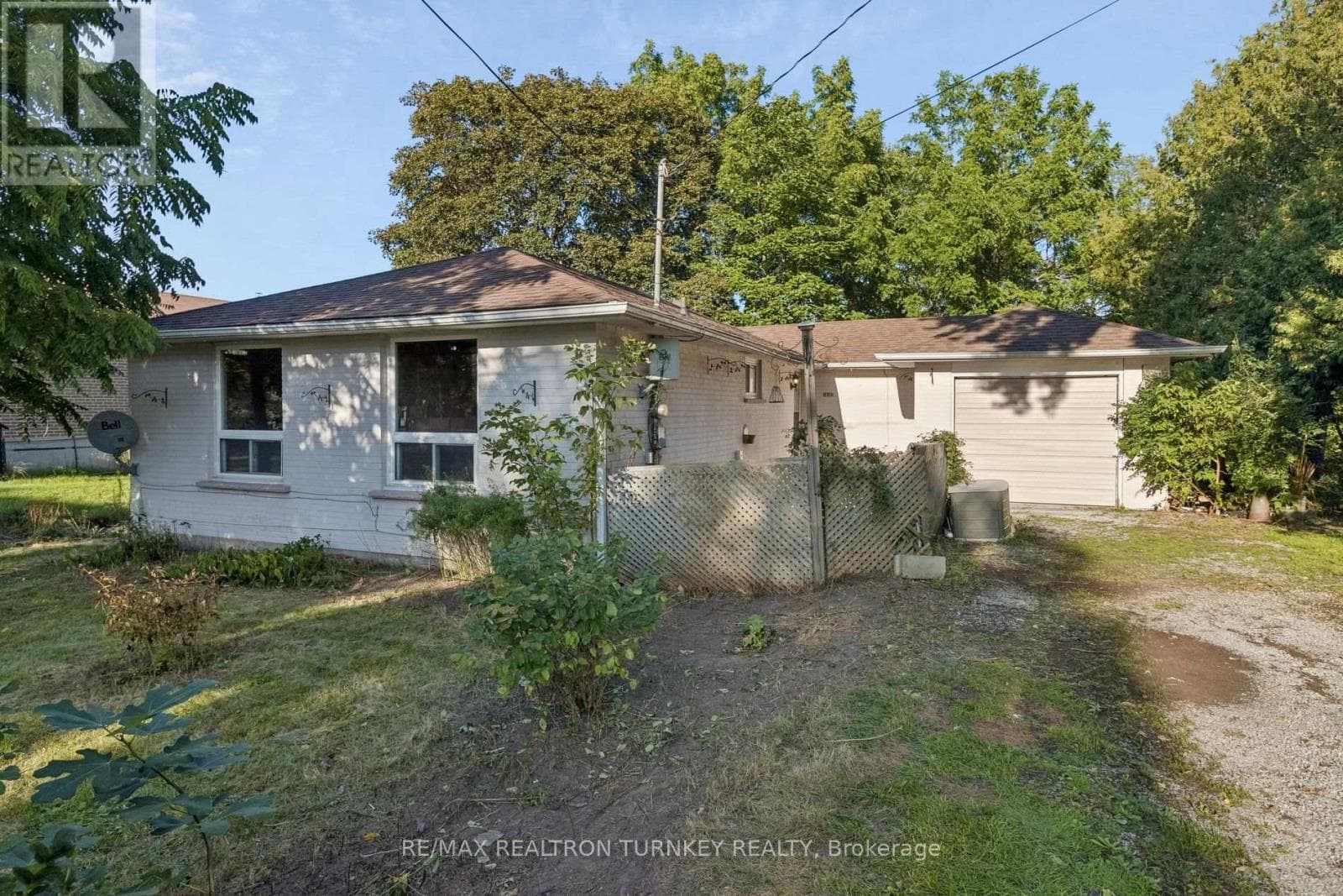 Single Family at 105 Bolton Avenue, Newmarket (Huron Heights-Leslie Valley), Ontario - Photo 2 - RE/MAX Garden City Realty
