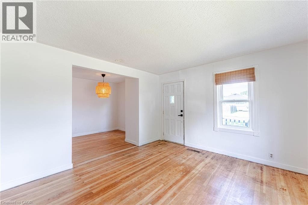 Single Family at 1217 ORCHARD Avenue, Fort Erie, Ontario - Photo 5 - RE/MAX Garden City Realty