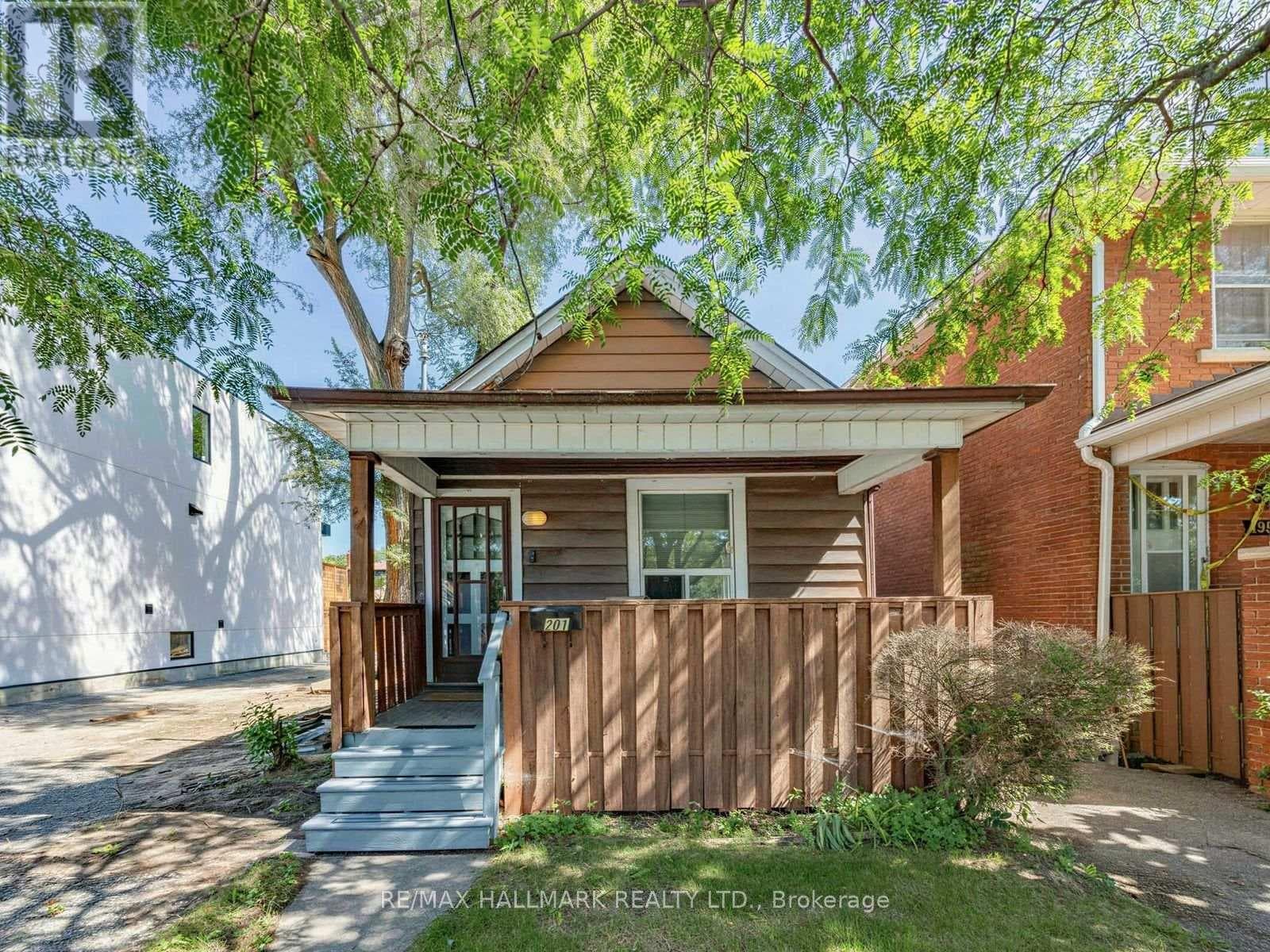 201 Linsmore Crescent
