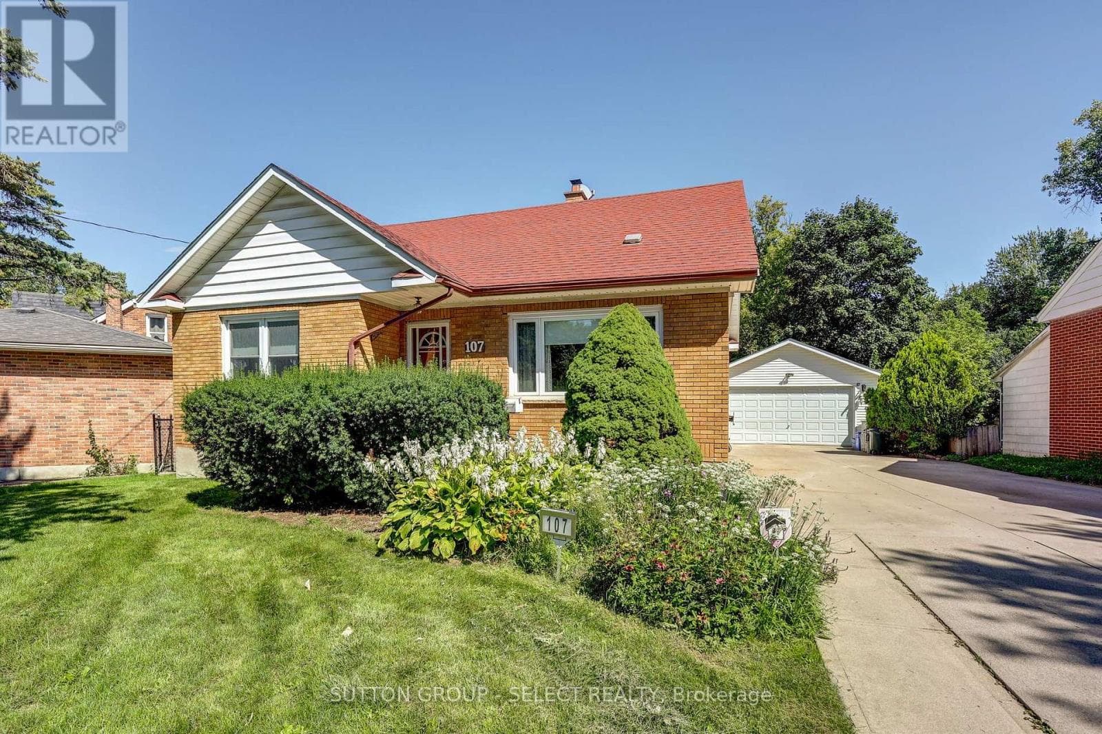 Single Family at 107 Roehampton Avenue, London East (East D), Ontario - Photo 2 - RE/MAX Garden City Realty