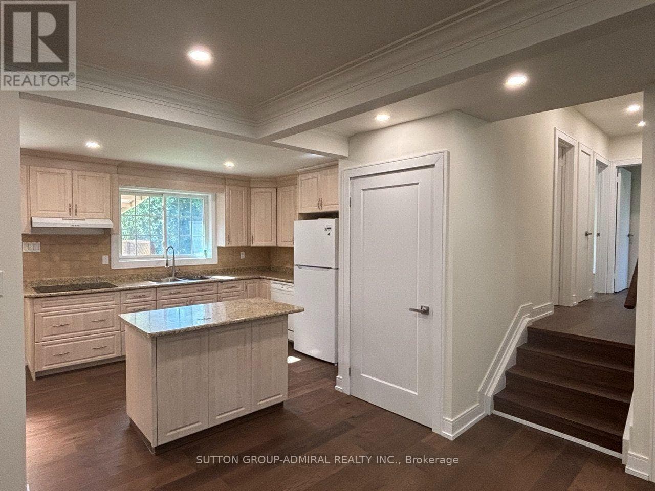 Single Family at Main Floor- 86 Hamilton Drive, Newmarket (Huron Heights-Leslie Valley), Ontario - Photo 6 - RE/MAX Garden City Realty