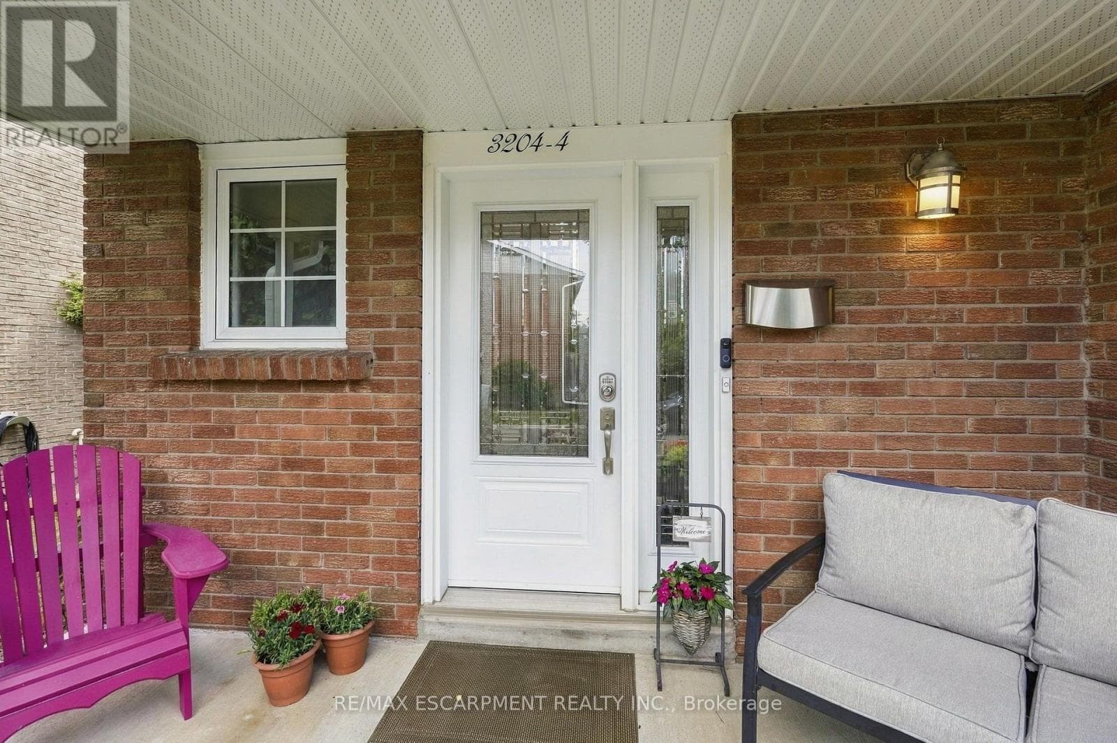 Single Family at 4- 3204 New Street, Burlington (Roseland), Ontario - Photo 3 - RE/MAX Garden City Realty