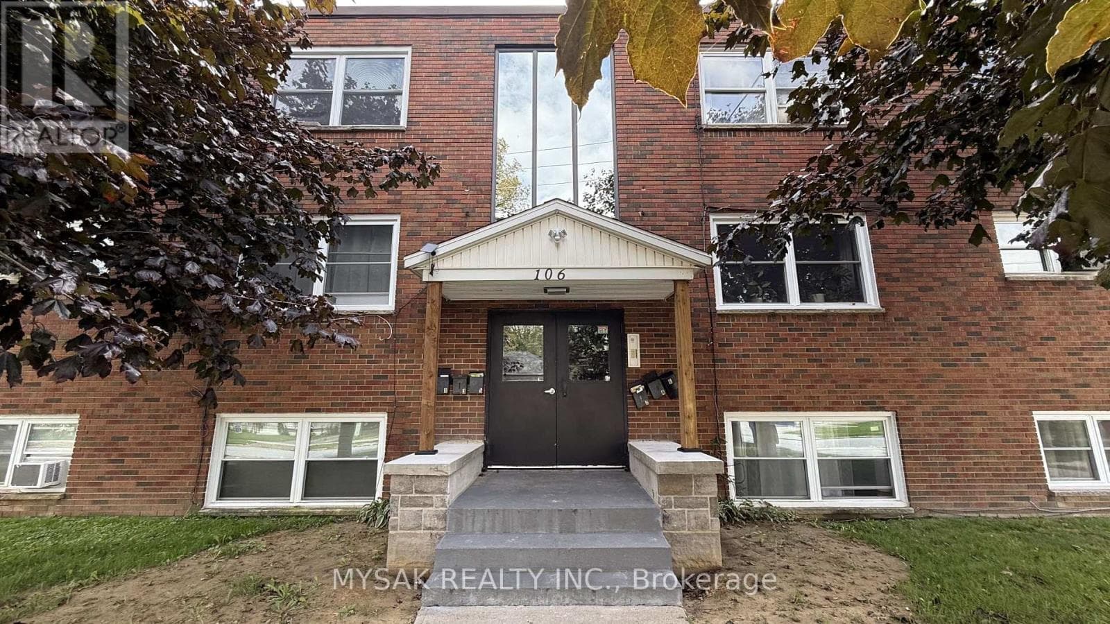 Multi-family at 106 Lorne Avenue, Chatham-Kent (Chatham), Ontario - Photo 2 - RE/MAX Garden City Realty