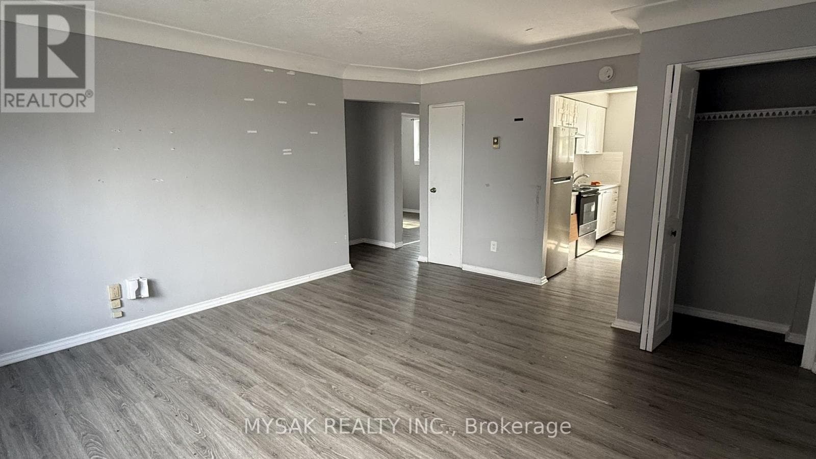 Multi-family at 106 Lorne Avenue, Chatham-Kent (Chatham), Ontario - Photo 4 - RE/MAX Garden City Realty