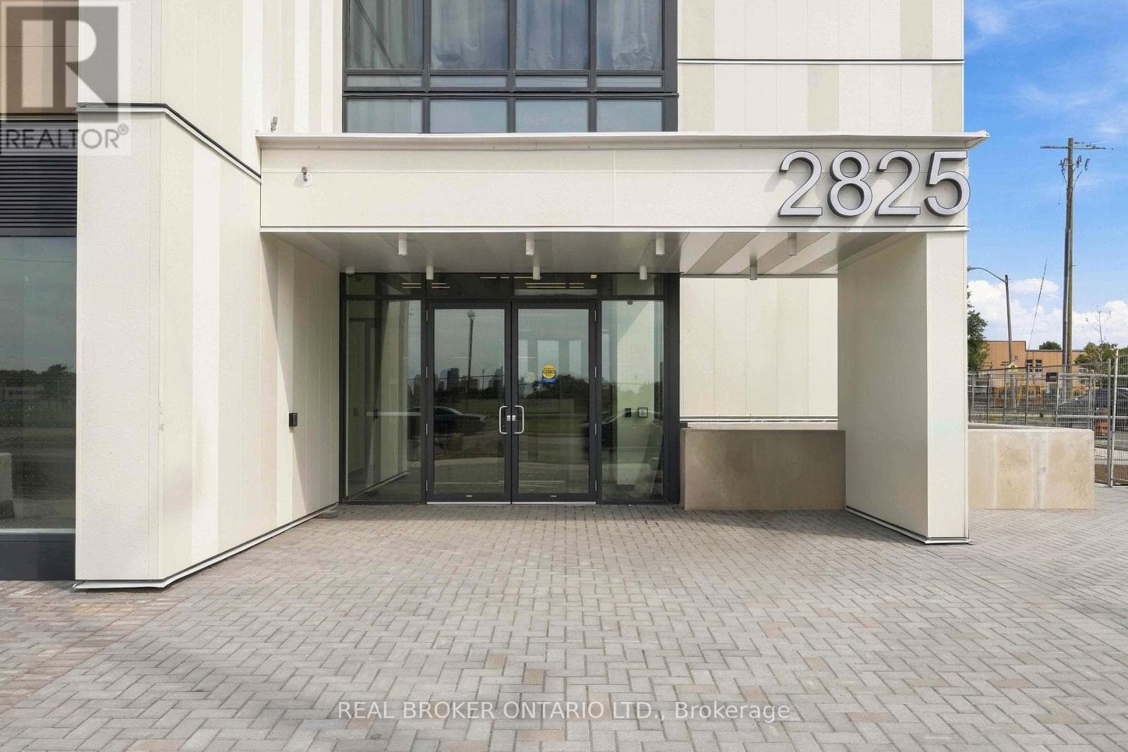 Single Family at 915- 2825 Jane Street, Toronto (Glenfield-Jane Heights), Ontario - Photo 2 - RE/MAX Garden City Realty