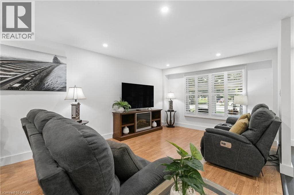 Single Family at 184 WESTHEIGHTS Drive, Kitchener, Ontario - Photo 9 - RE/MAX Garden City Realty