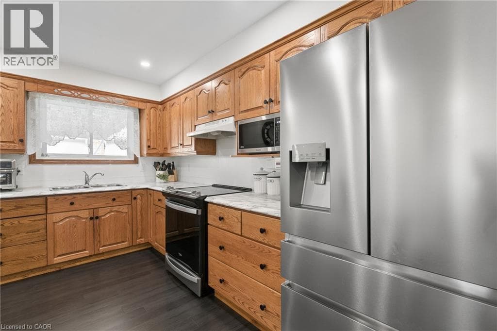 Single Family at 184 WESTHEIGHTS Drive, Kitchener, Ontario - Photo 6 - RE/MAX Garden City Realty