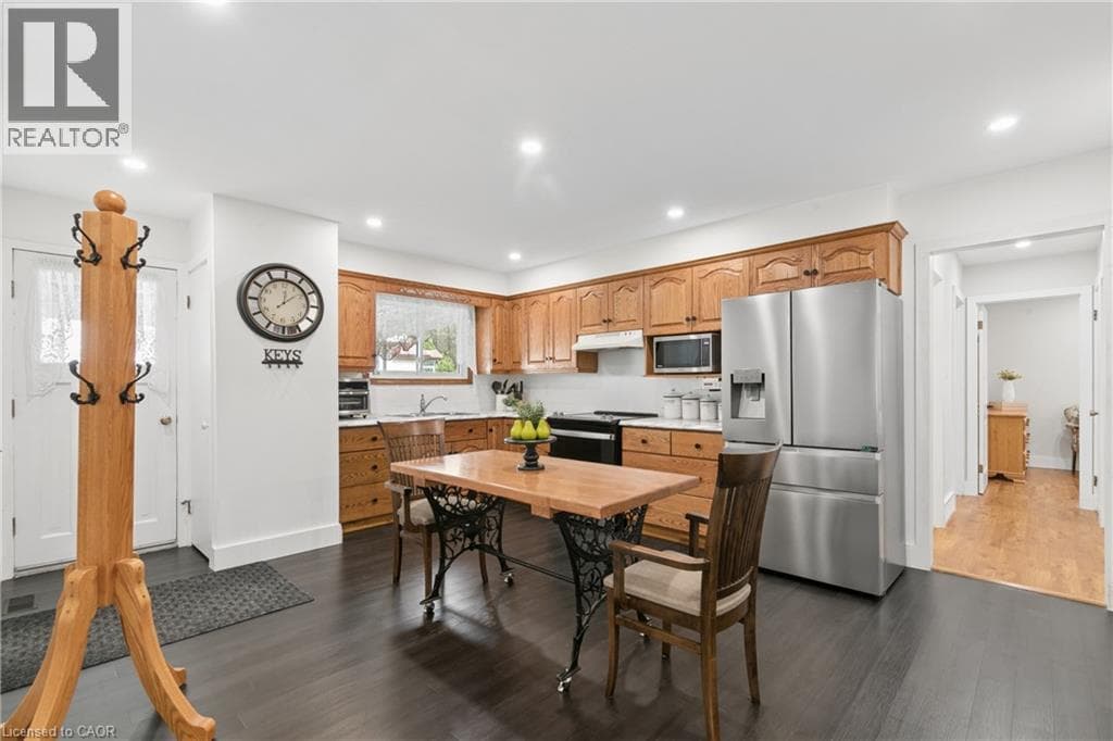 Single Family at 184 WESTHEIGHTS Drive, Kitchener, Ontario - Photo 5 - RE/MAX Garden City Realty