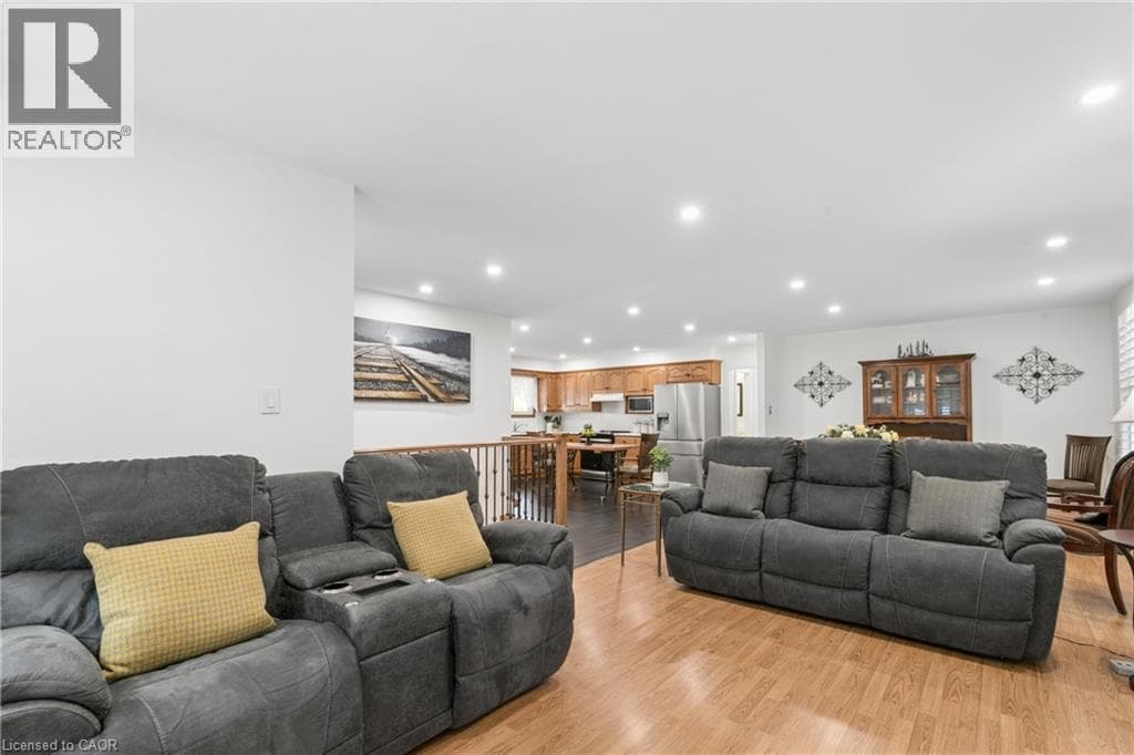Single Family at 184 WESTHEIGHTS Drive, Kitchener, Ontario - Photo 10 - RE/MAX Garden City Realty