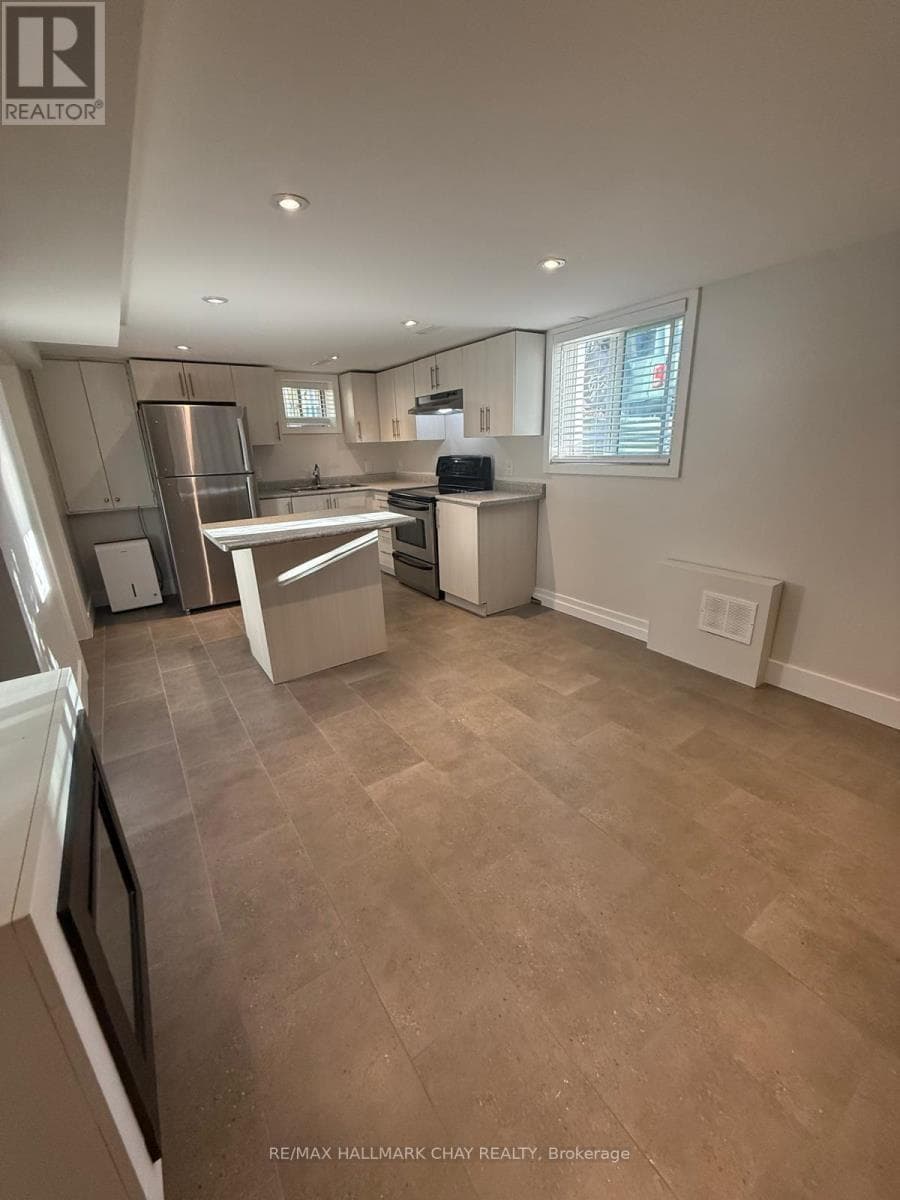 Single Family at 137 Clapperton Street, Barrie (Wellington), Ontario - Photo 7 - RE/MAX Garden City Realty