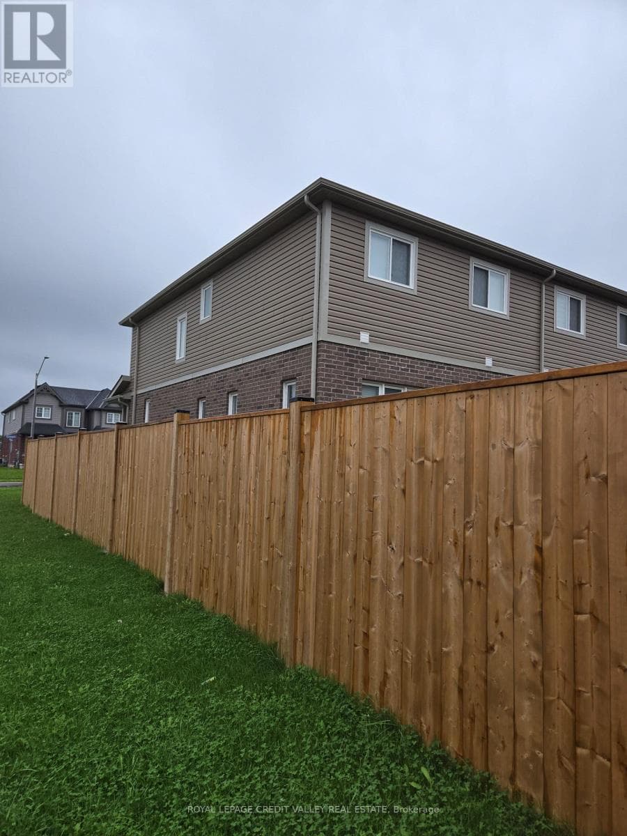 Single Family at 4 Sycamore Street, Welland (West Welland), Ontario - Photo 3 - RE/MAX Garden City Realty