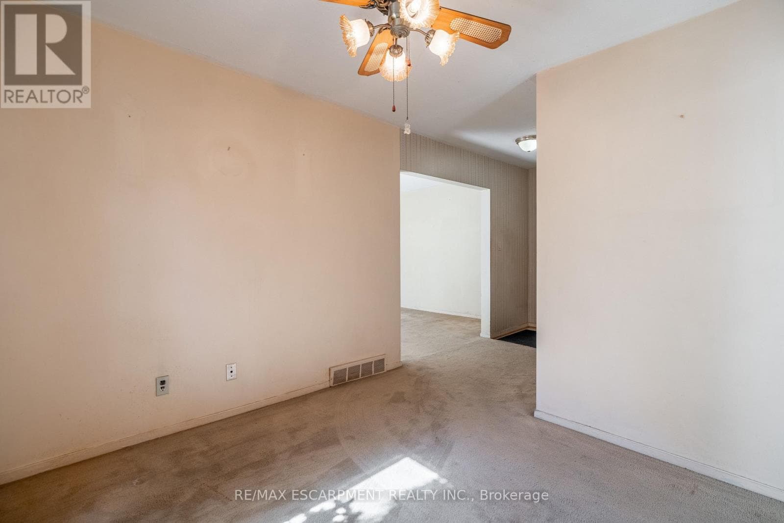 Single Family at 8- 519 Claridge Road, Burlington (Roseland), Ontario - Photo 10 - RE/MAX Garden City Realty